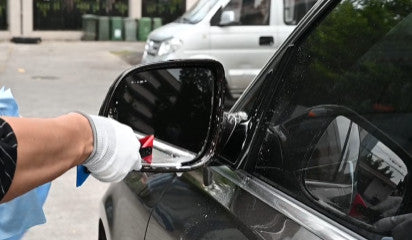 the dual head squeegee in use